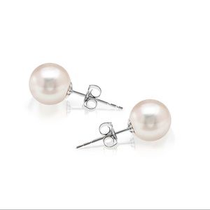 Beautiful Pavoi Pearl Earrings